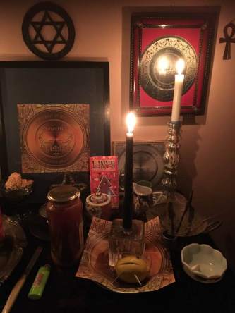 Dies ist ein Zauber, um Liebende zu trennen. Dämon Bucon (Grimorium Verum) und Dämon Belial aus Goetia wurden gerufen.